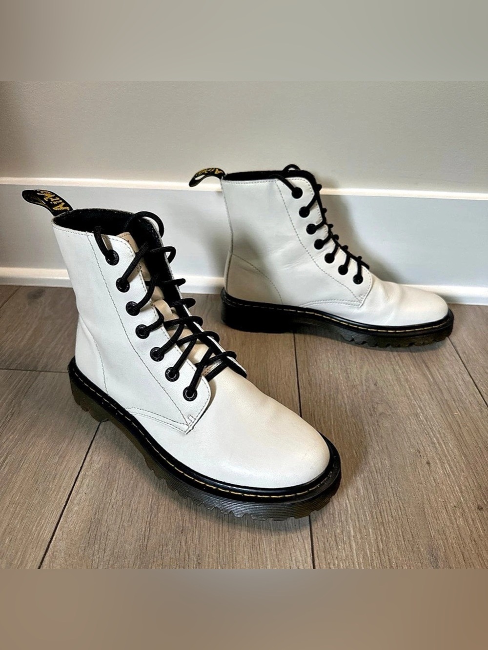 DR. MARTENS Womens Size 9 LUANA White Leather Combat Boots AW004 Doc Martens